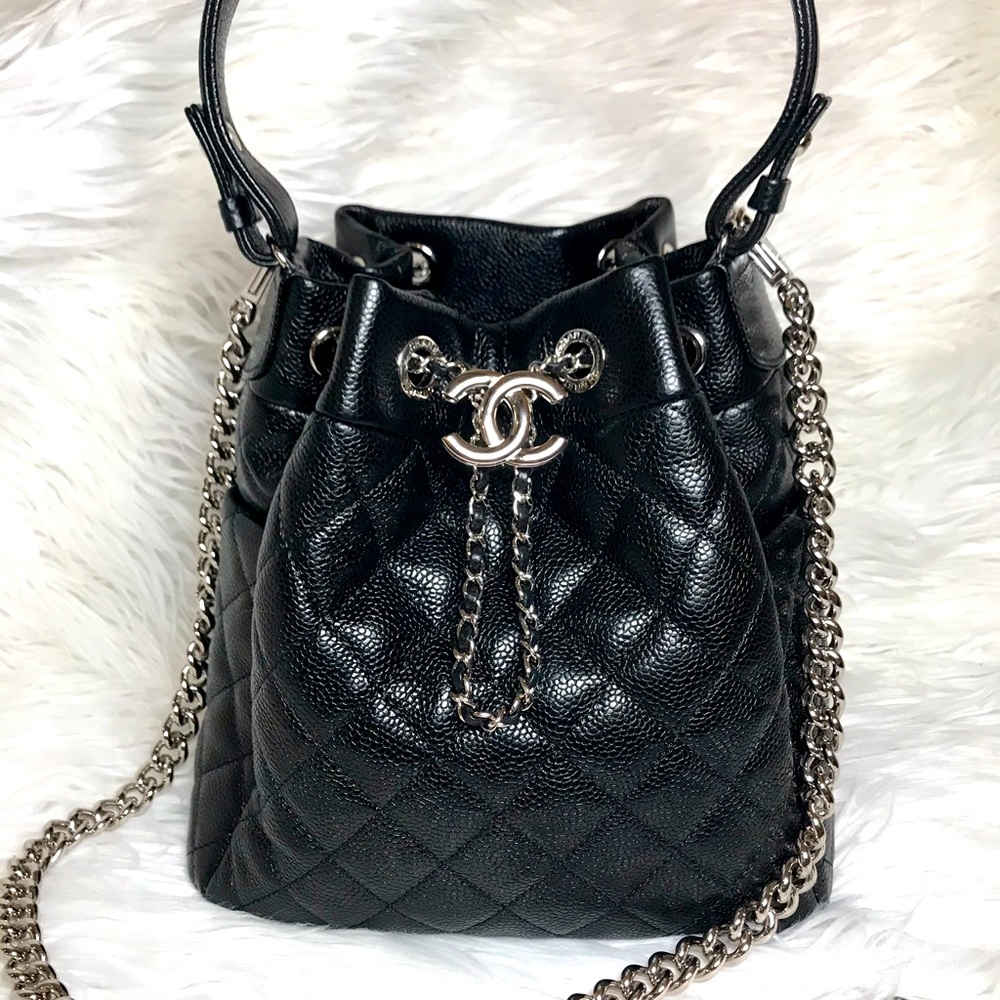 CHANEL Black caviar leather bucket bag medium